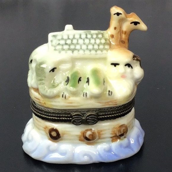 Noah's Ark Porcelain hinged trinket box - Picture 1 of 4